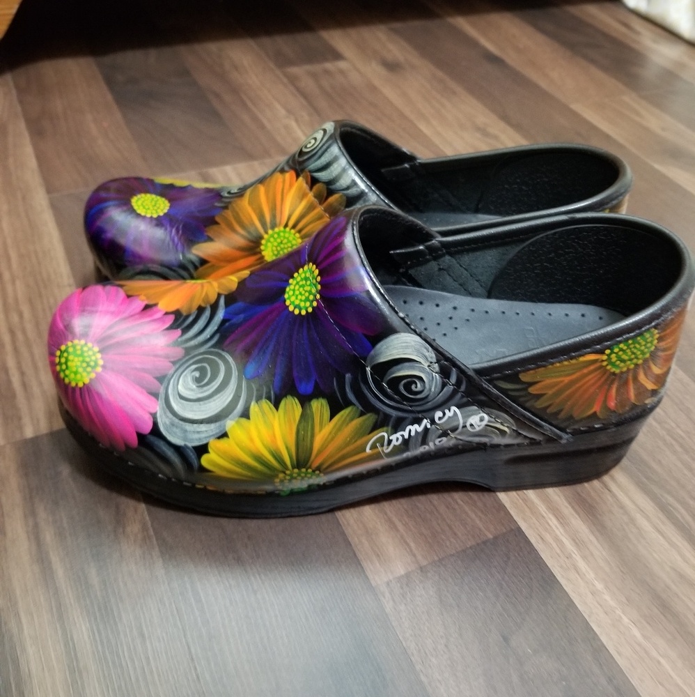 Dansko Hand Painted Size 38 Shoes